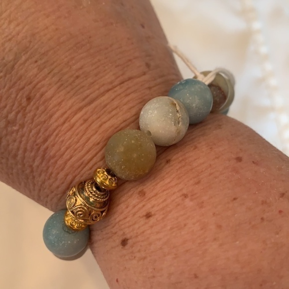 Natural stone large chalky milk bead stretch - Picture 8 of 10